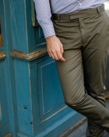 chemise homme de luxe haut de gamme : Pantalon chino kaki